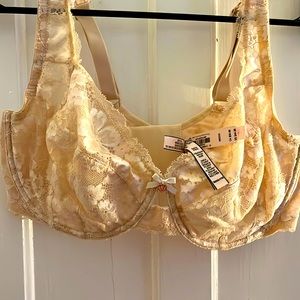 NWT! Victoria’s Secret lace bra 38DDD